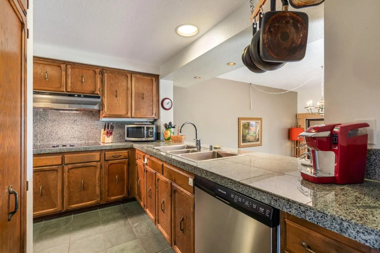 Oceanfront Complex With 2 Pools, Tennis Courts, And Expansive Ocean Views - 10-104 Kailua-Kona United States