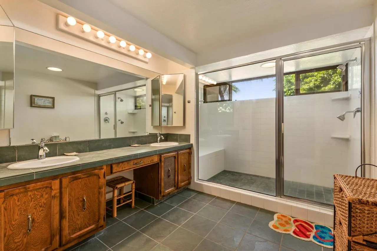 Oceanfront Complex With 2 Pools, Tennis Courts, And Expansive Ocean Views - 10-104 Kailua-Kona 0*,